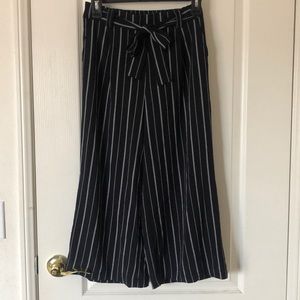 Black cropped striped pants